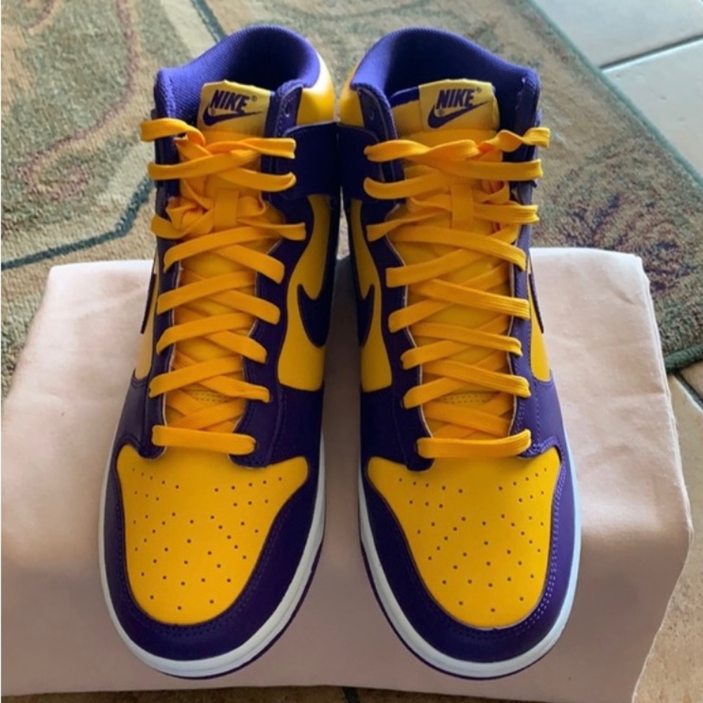 Laker dunks